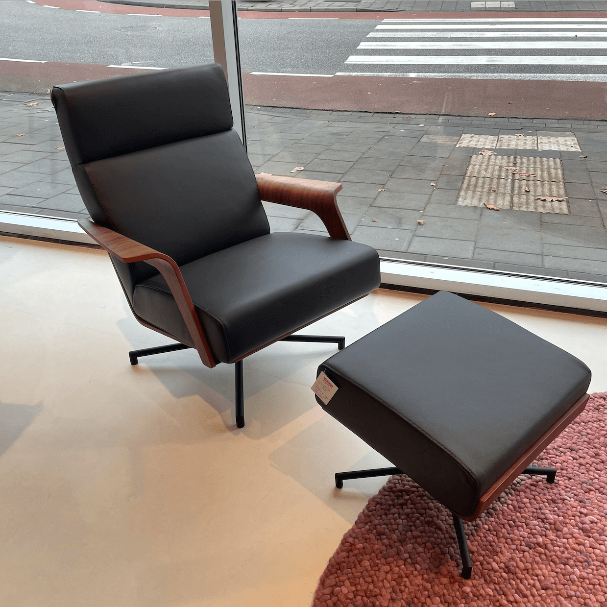 Harvink De Kaap fauteuil & footstool Woonpunt interieurs Zeist